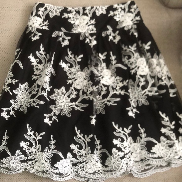 ADRIANNA PAPELL women’s skirt size 4 - Picture 2 of 4